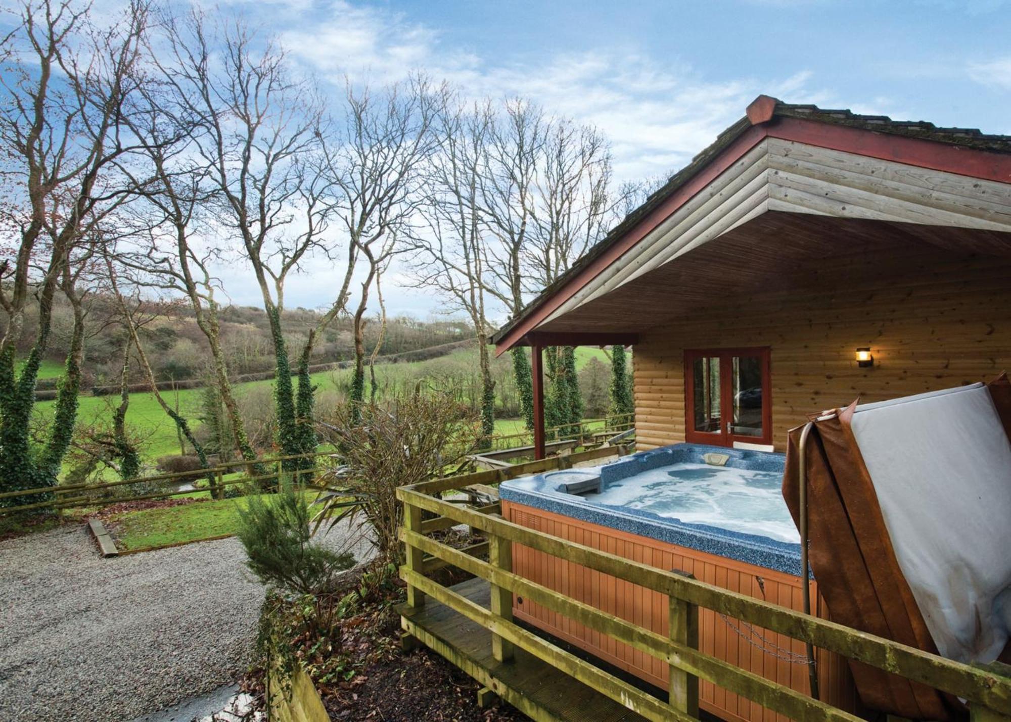Ivyleaf Combe Lodges Stratton  エクステリア 写真