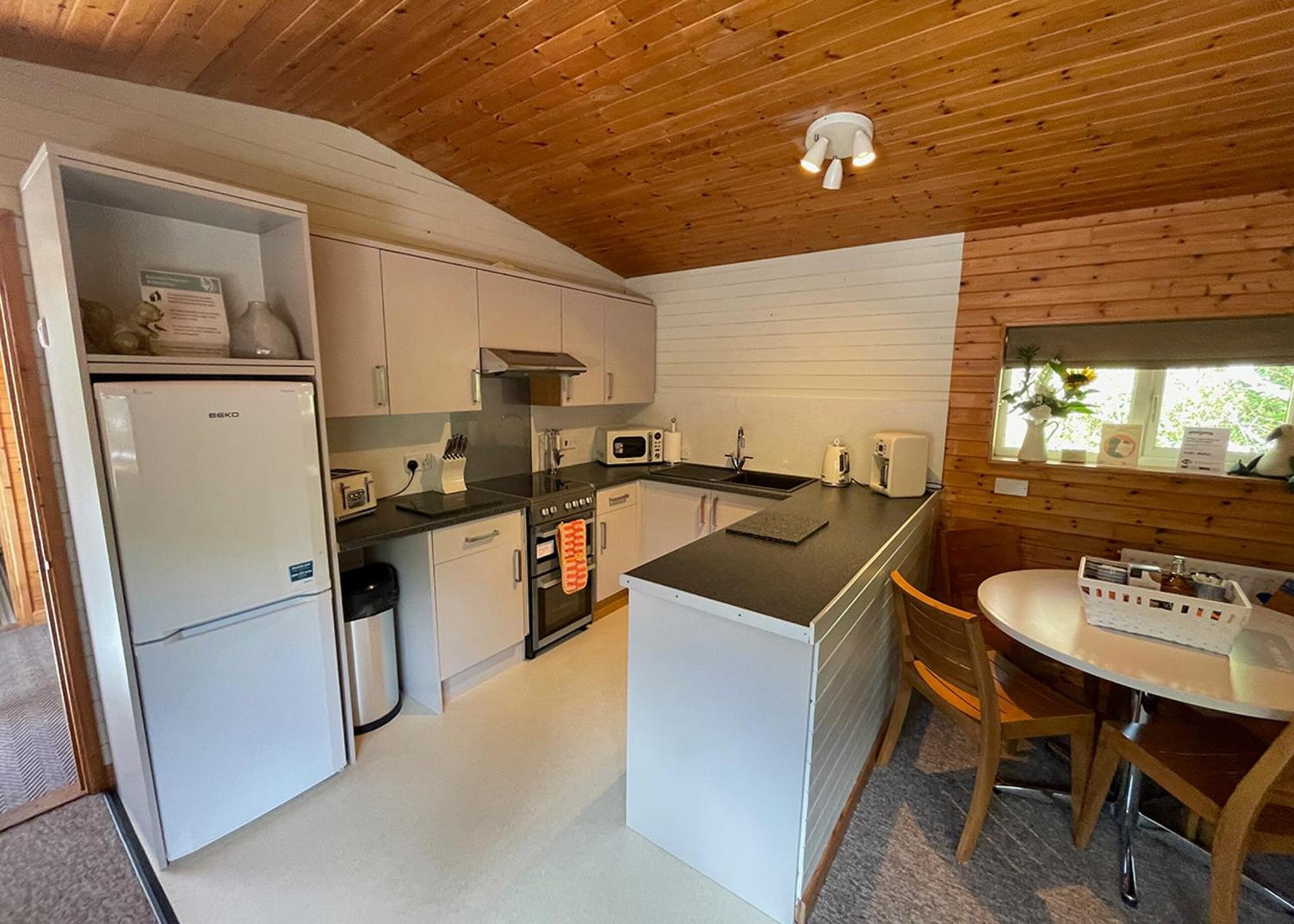 Ivyleaf Combe Lodges Stratton  エクステリア 写真