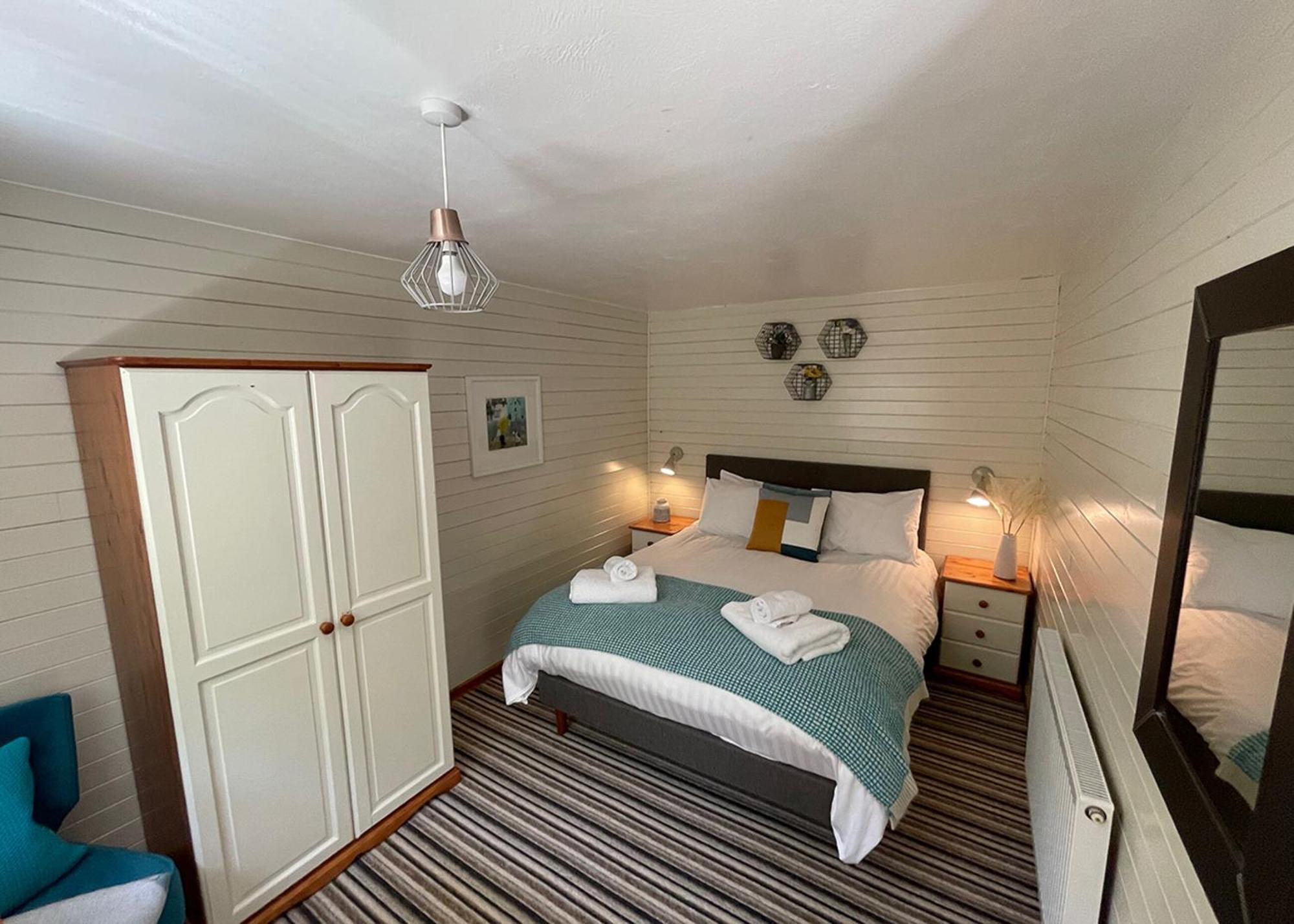 Ivyleaf Combe Lodges Stratton  エクステリア 写真